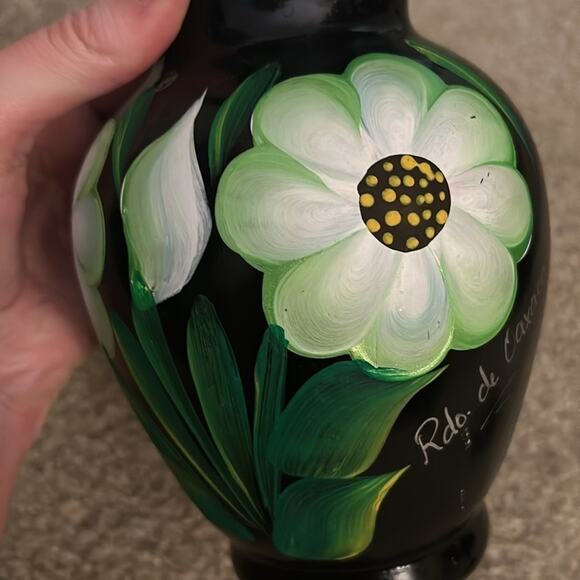 Gorgeous Black and Green Oaxaca Vase 7.5 Inches Tall CHIP ON BACK - Picture 6 of 7